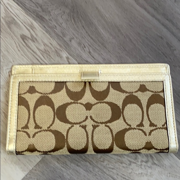 Coach Handbags - NWOT Coach Wallet